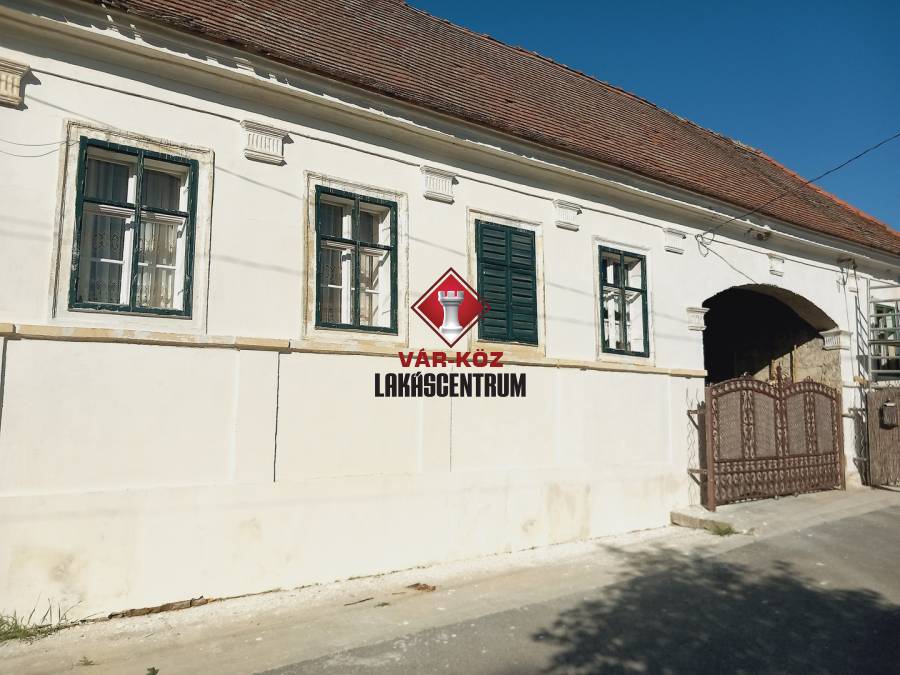 eladó családi ház, Biatorbágy