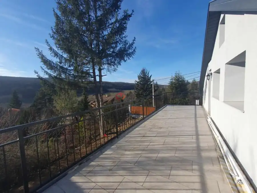 eladó családi ház, Remeteszőlős