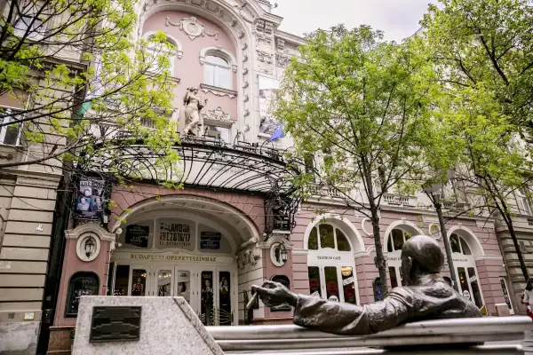 Eladó téglalakás, Budapest, VI. kerület 1+1 szoba 41 m² 122 M Ft