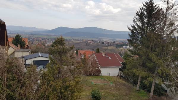 eladó újszerű családi ház, Solymár