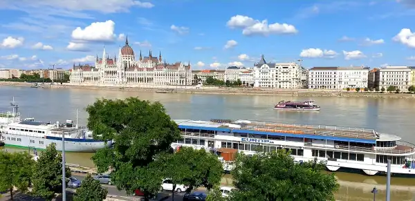 Kiadó újszerű téglalakás, Budapest, I. kerület 2 szoba 110 m² 400 E Ft/hó