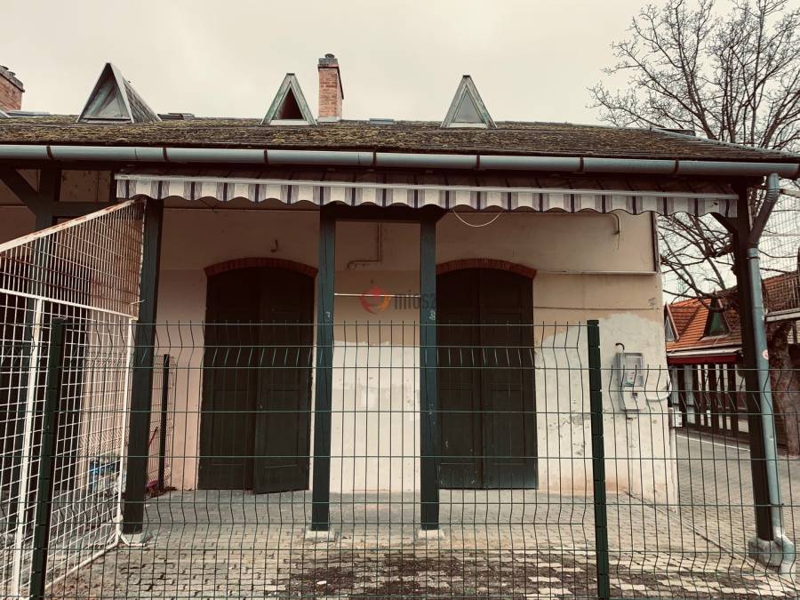 kiadó üzlethelyiség udvarban, Siófok